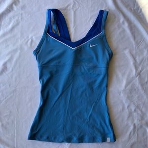 Nike Women’s Blue Fitted Athletic Tank Top with Built-in Support XS